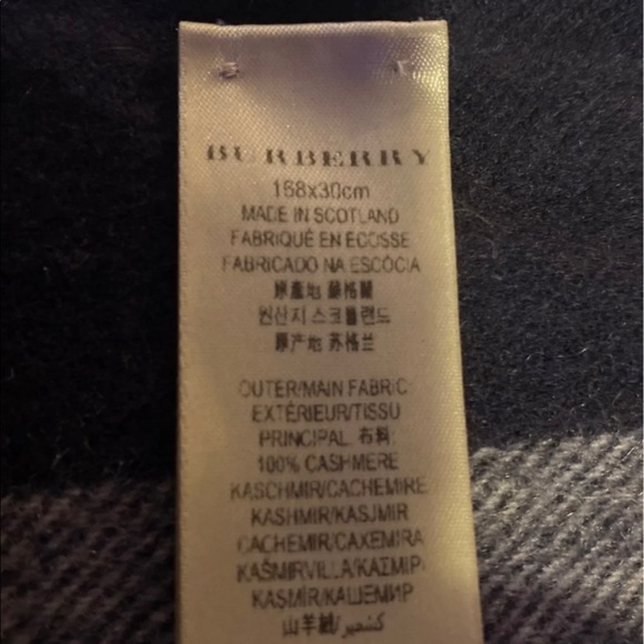 Burberry cashmere scarf - Picture 5 of 10
